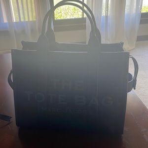 Small marc jacobs tote in black